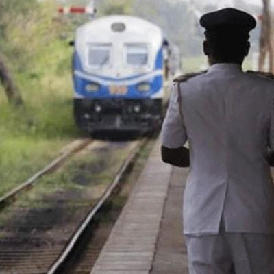 12ට කලින් නාවොත් රස්සාවෙන් දොට්ට - දුම්රිය දෙපාර්තමේන්තුව