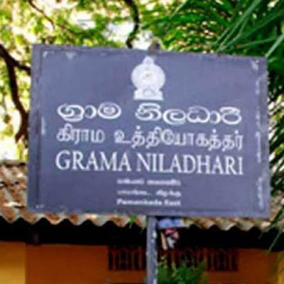 ග්‍රාම නිලධාරීන් සතියක් විරෝධතාවයේ - ජනාධිපතිවරණයට බාධා වෙයි ද?