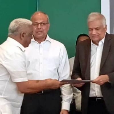 මහින්ද අලියාට හේත්තු වෙයි