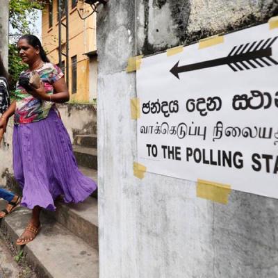 විදේශීය නිරීක්ෂකයින්ට මැතිවරණ කොමිසමේ අවසරය