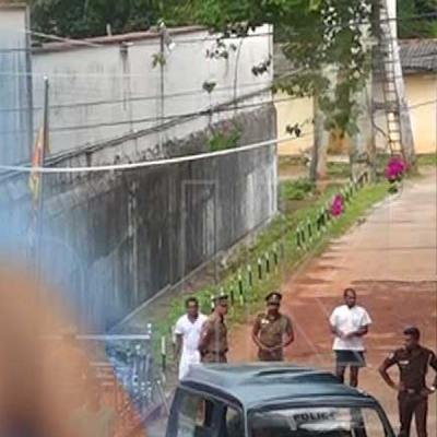 මැගසින් බන්ධනාගාර නිලධාරීන්ගේ පහරදීමකින් රැඳවියෙක් මරුට