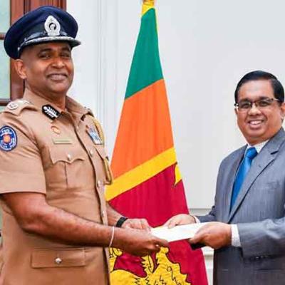 නව පොලිස්පති ලෙස ප්‍රියන්ත වීරසූරිය පත්වීම ලබයි