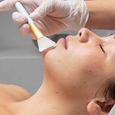 සම සුදු කරන්න ආලේපන හදන්න සැලුන්වලට වැඩ වරදියි